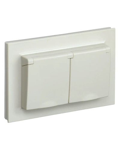 Розетка 2-местная с з/к РСбш12-3-44-БрКр бежевый BRITE (BR-R26-16-44-K10-F). Розетка с заземлением с защитными шторками и крышкой в сборе. IEK в Арзамасе