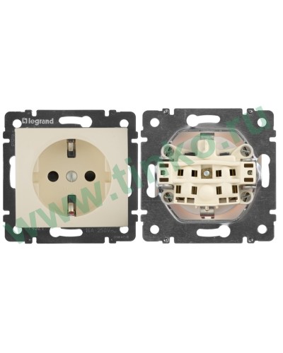 Розетка Valena 2К+3 с защитными шторками, на винтах 16А 250В, слоновая кость (774321). Розетка. LegranD в Арзамасе